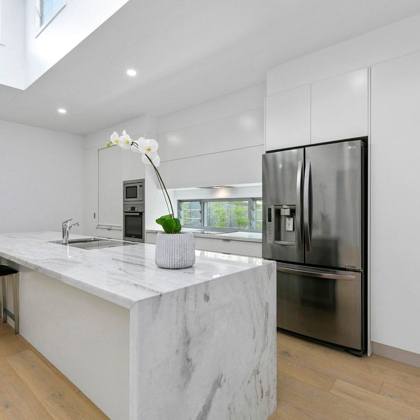 Fully Furnished Dream Rental Home in the Heart of Sunshine Beach | $1,500 Per Week - Photo 1