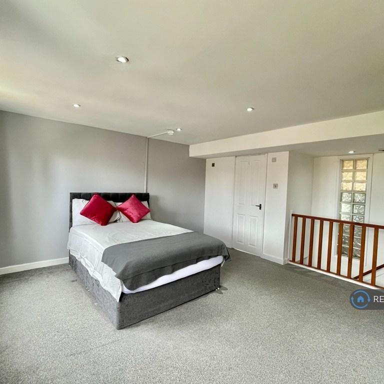 1 bedroom in a house share to rent - Photo 1