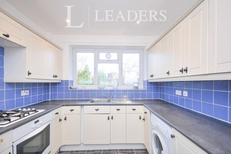 2 bedroom apartment to rent Kingswood Road, Bromley, BR2 - Photo 5