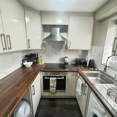 Redford Close, Feltham, TW13 4TD - Photo 3