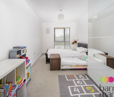 Royal Engineers Way, London, Millbrook Park - Photo 4