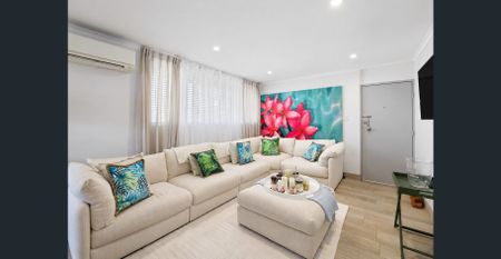 Beautifully Renovated Two-Bedroom Apartment in a Quiet Boutique Complex - Photo 2