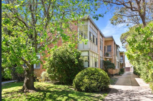 POSITION PERFECT APARTMENT - Photo 1