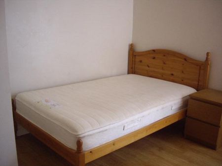 4 bedroom terraced house to rent - Photo 2