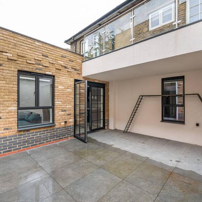 3 bedroom flat to rent - Photo 1