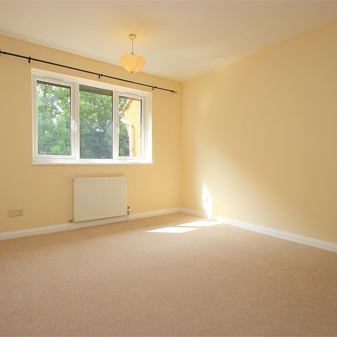 2 bed terraced house to rent in Brambles Farm Drive, Hillingdon, UB10 - Photo 1