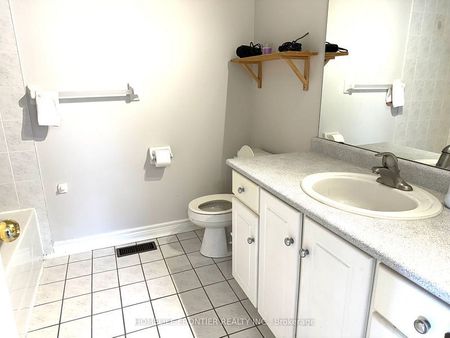 For Lease - 210 Kimono Crescent, Richmond Hill, Ontario - Photo 5