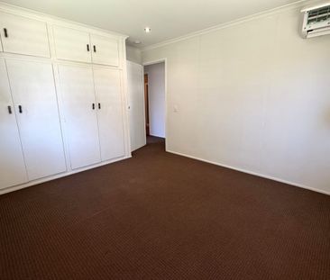 Comfortable 3-Bedroom Home with Refurbished Kitchen & Entertaining ... - Photo 6