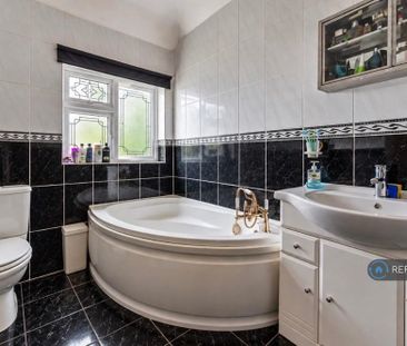 5 bedroom semi-detached house to rent - Photo 6
