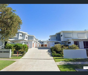 Conveniently Located Modern Townhouse - Photo 4