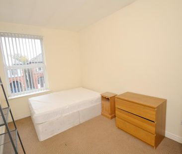 6 bedroom terraced house to rent - Photo 4