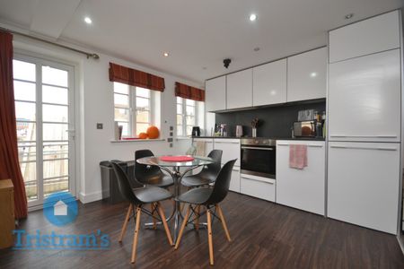 3 bed Apartment for Rent - Photo 4