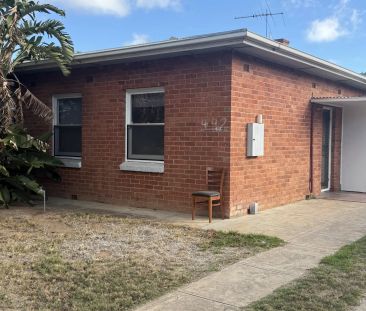 492 Prospect Road Kilburn , - Photo 2