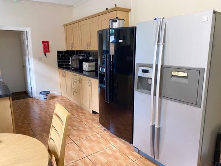 1 bedroom in a house share to rent - Photo 3