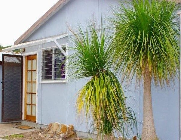 One bedroom flat in central location- ACCESSED OFF REAR LANE - Photo 1