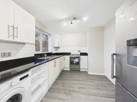 Knaves Hollow, Wooburn Moor, High Wycombe,HP10 - Photo 3