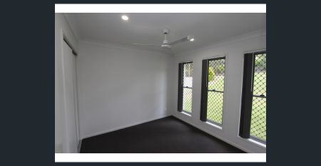 FAMILY HOME IN CONVENIENT LOCATION! - Photo 5