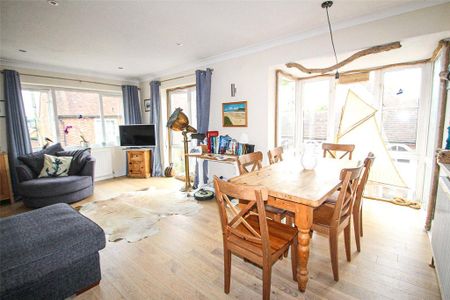 3 bedroom semi-detached house to rent - Photo 5