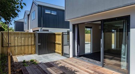 Modern Two-bedroom Townhouse with Off-Street Park Edgeware - Photo 4