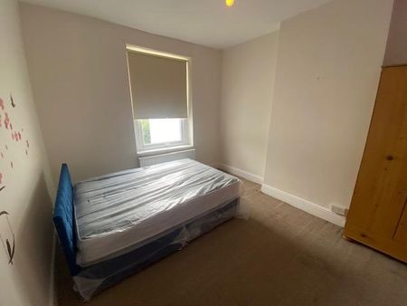 4 bedroom property to rent - Photo 2