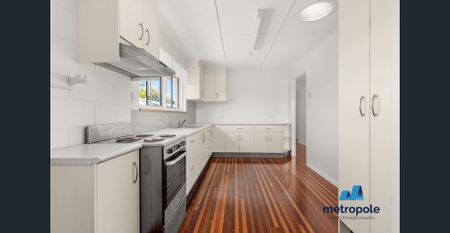 BRIGHT BREEZY AND COMFORTABLE - Photo 4