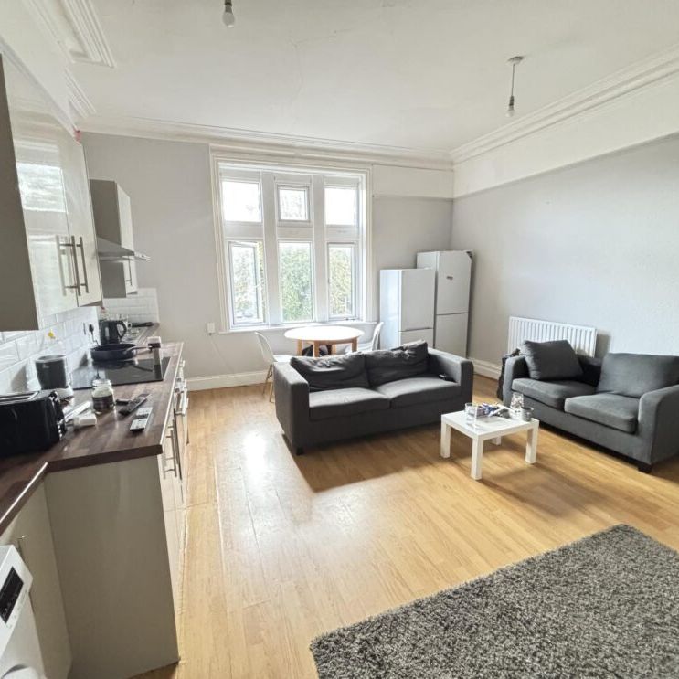 19 Flat 3 Cardigan Road, Leeds, LS6 3AE - Photo 1
