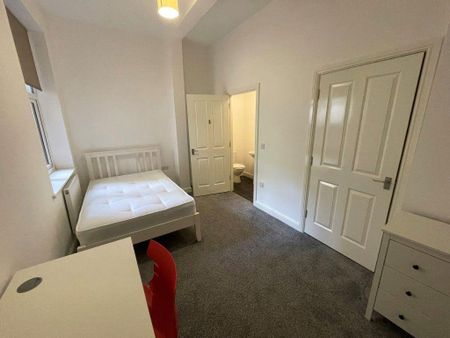 3 bedroom apartment to rent - Photo 4