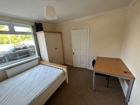 7 Bed Semi-Detached House, Filton Road, BS7 - Photo 5