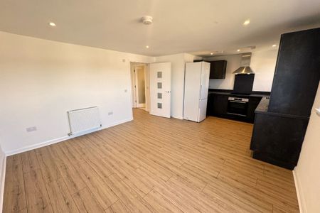 2 Bed, Flat - Photo 4