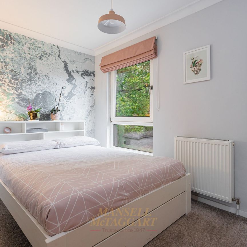 Savernake Walk, Crawley, RH10 - Photo 1