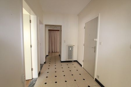 RUIM APPARTEMENT - PRACHTIG GELEGEN IN HET STADSCENTRUM - Photo 2