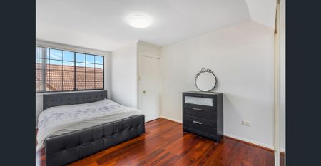 BRIGHT & SPACIOUS - Photo 5