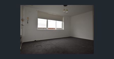 LOW MAINTENANCE LIVING IN A SOUGHT-AFTER CLIFTON HILL LOCATION - Photo 2