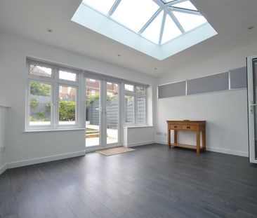 3 bedroom house - semi-detached - Photo 3