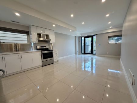 For Lease - 62 30th Street, Toronto, Ontario - Photo 4