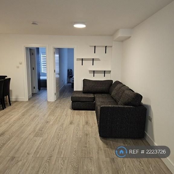 3 bedroom flat to rent - Photo 1