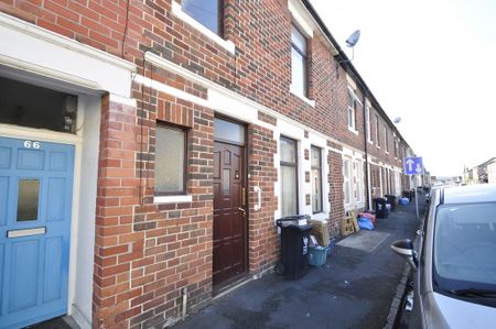 3 bedroom terraced house to rent - Photo 2