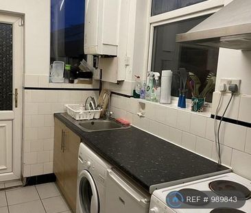 1 bedroom in a house share to rent - Photo 5