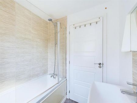 5 bedroom detached house to rent - Photo 4