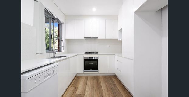 Modern Apartment Living in Castle Hill - Photo 1