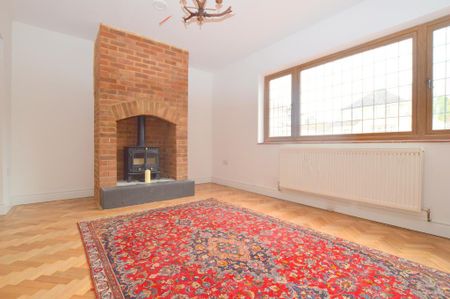 Detached House - Photo 2