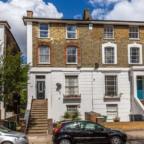 Spacious one bedroom set within a house with period features in Camden - Photo 1