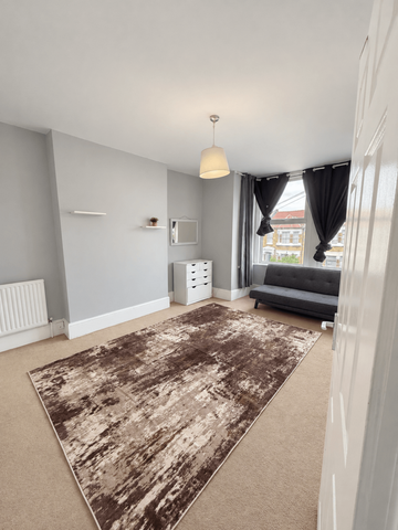 3 bedroom flat to rent - Photo 2