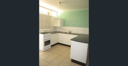 SPACIOUS SPLIT LEVEL UNIT - Photo 4