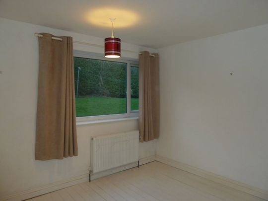 2 Bed Flat, Alwoodley, LS17 - Photo 1