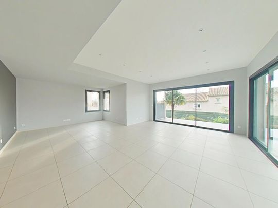 Location Maison 4 pièces 131m² PIZANCON 26300 - Photo 1