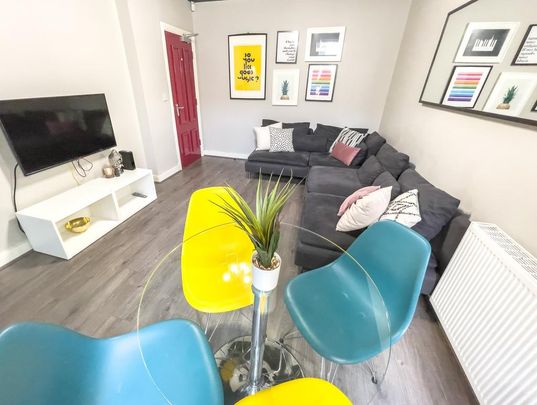 6 bedroom terraced house to rent - Photo 1