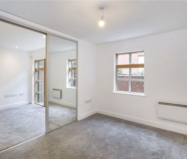 **WI-FI INCLUDED** Recently refurbished one bedroom ground floor ap... - Photo 4