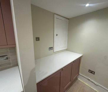 2 Bed Flat, Battersea Park Road, SW11 - Photo 4