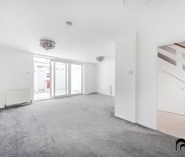 3 bedroom end of terrace house to rent - Photo 2